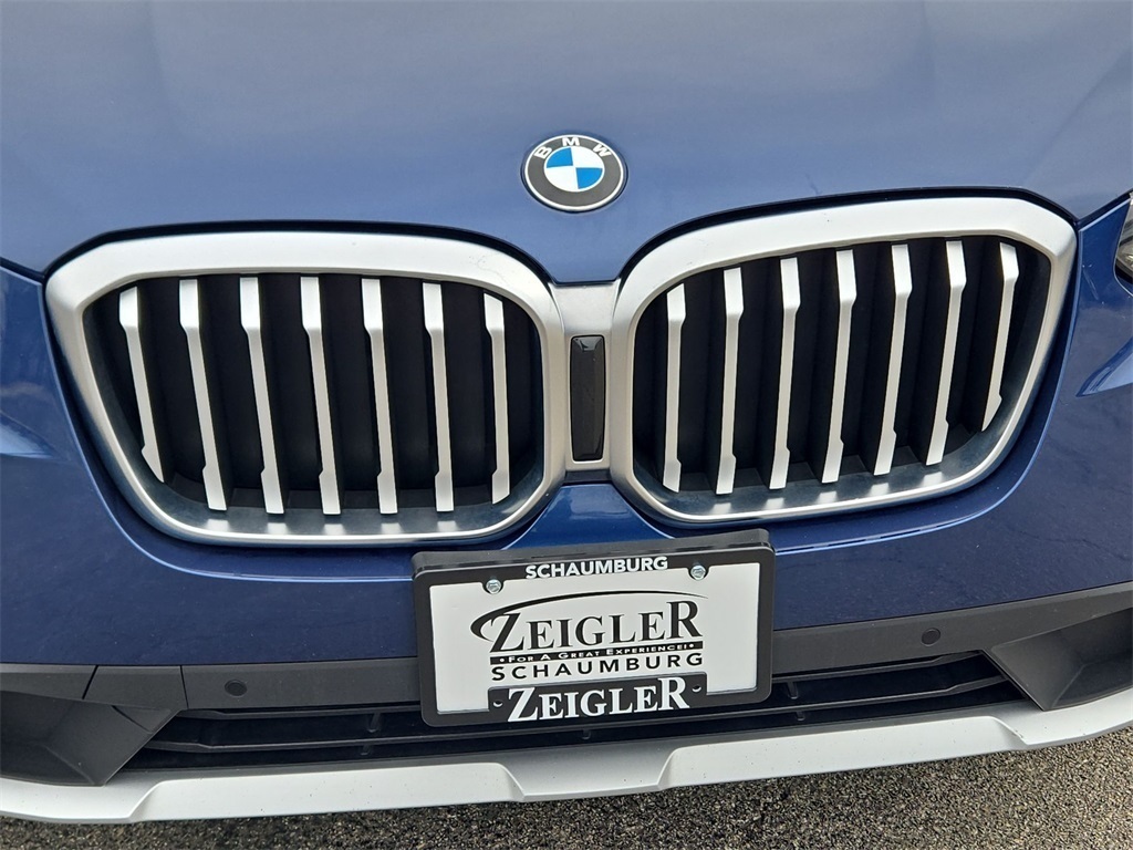 Vehicle image 32 of 35