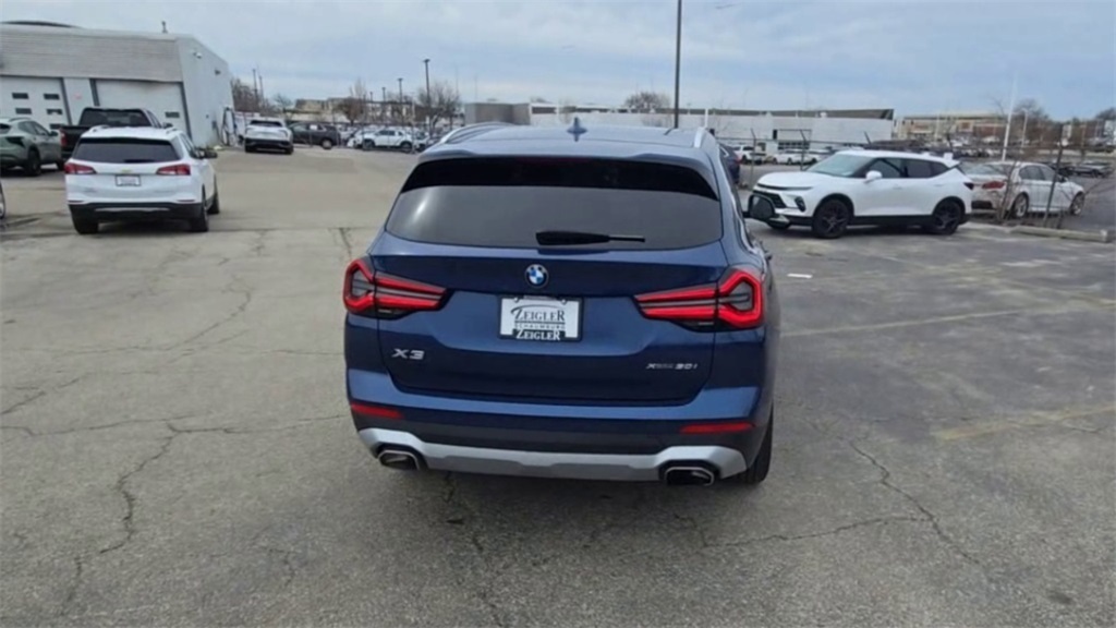 Vehicle image 7 of 35
