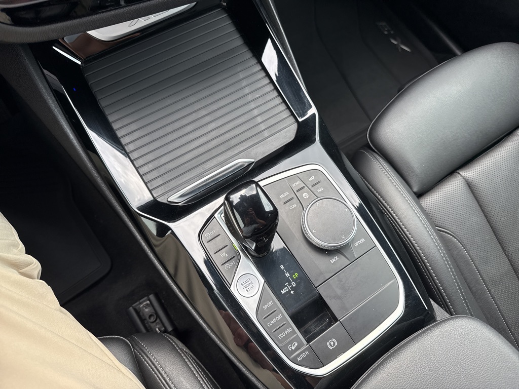 Vehicle image 13 of 28