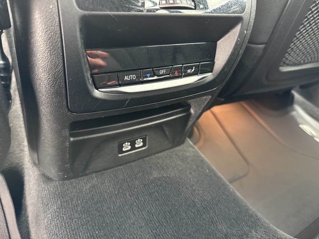 Vehicle image 17 of 28
