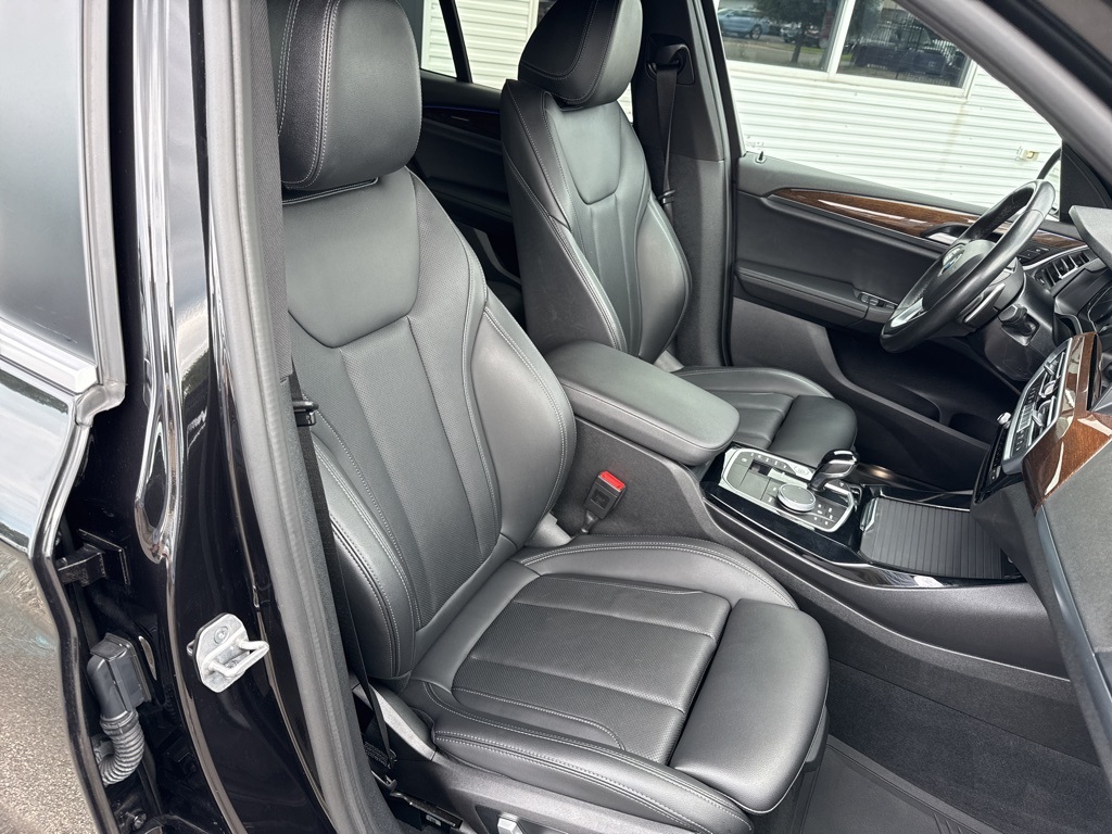 Vehicle image 23 of 28