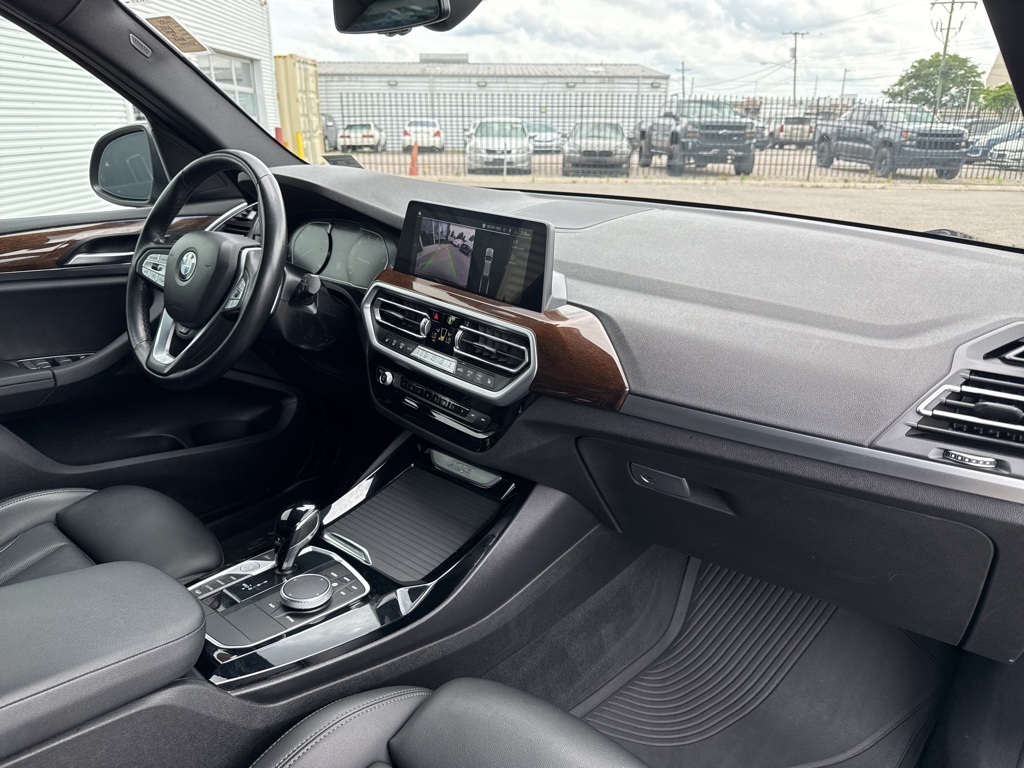Vehicle image 24 of 28