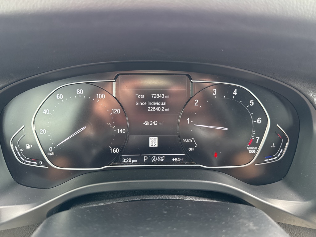 Vehicle image 10 of 28