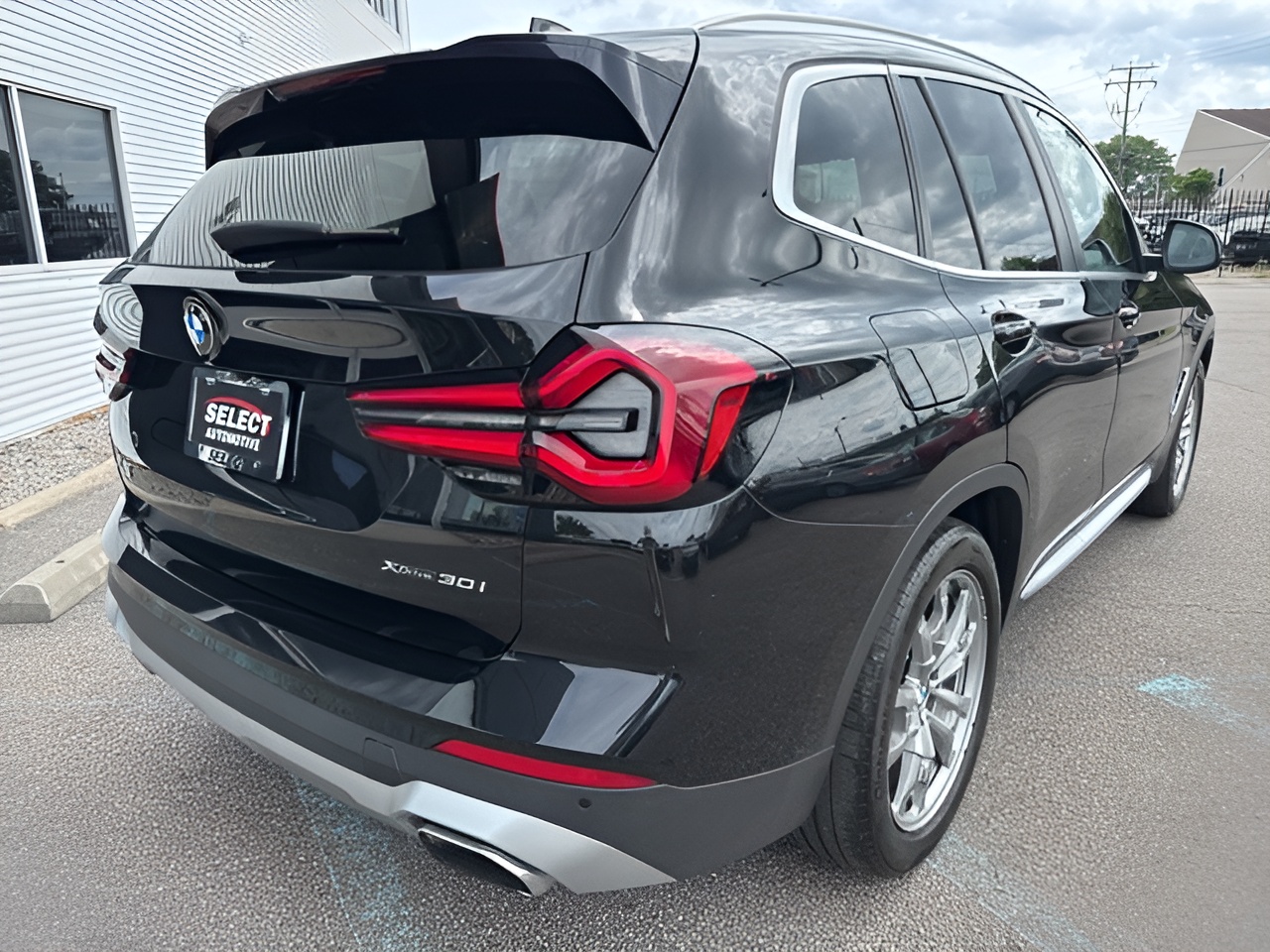 Vehicle image 27 of 28