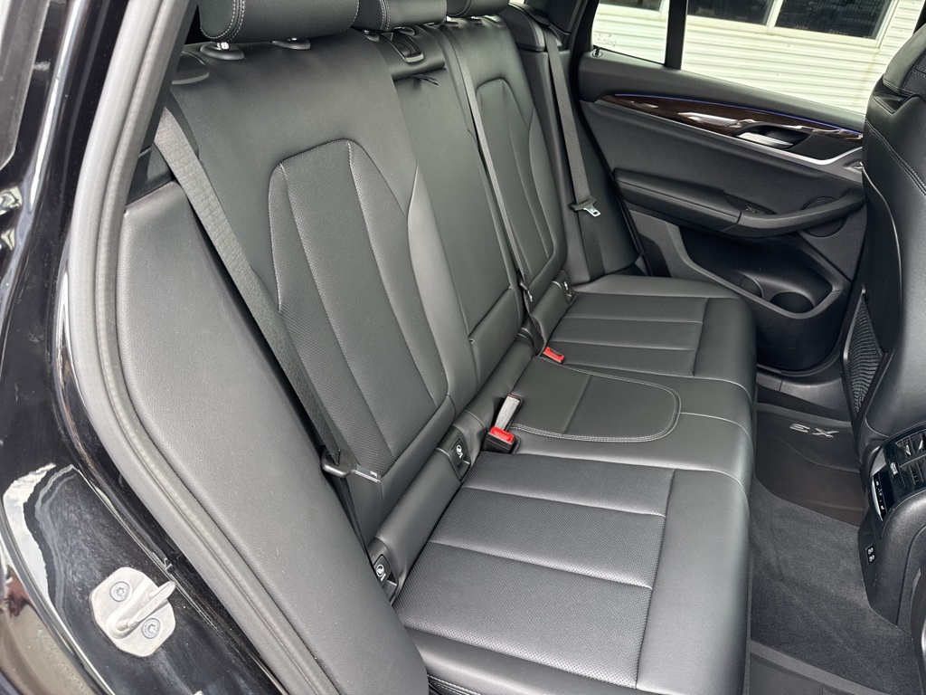 Vehicle image 21 of 28
