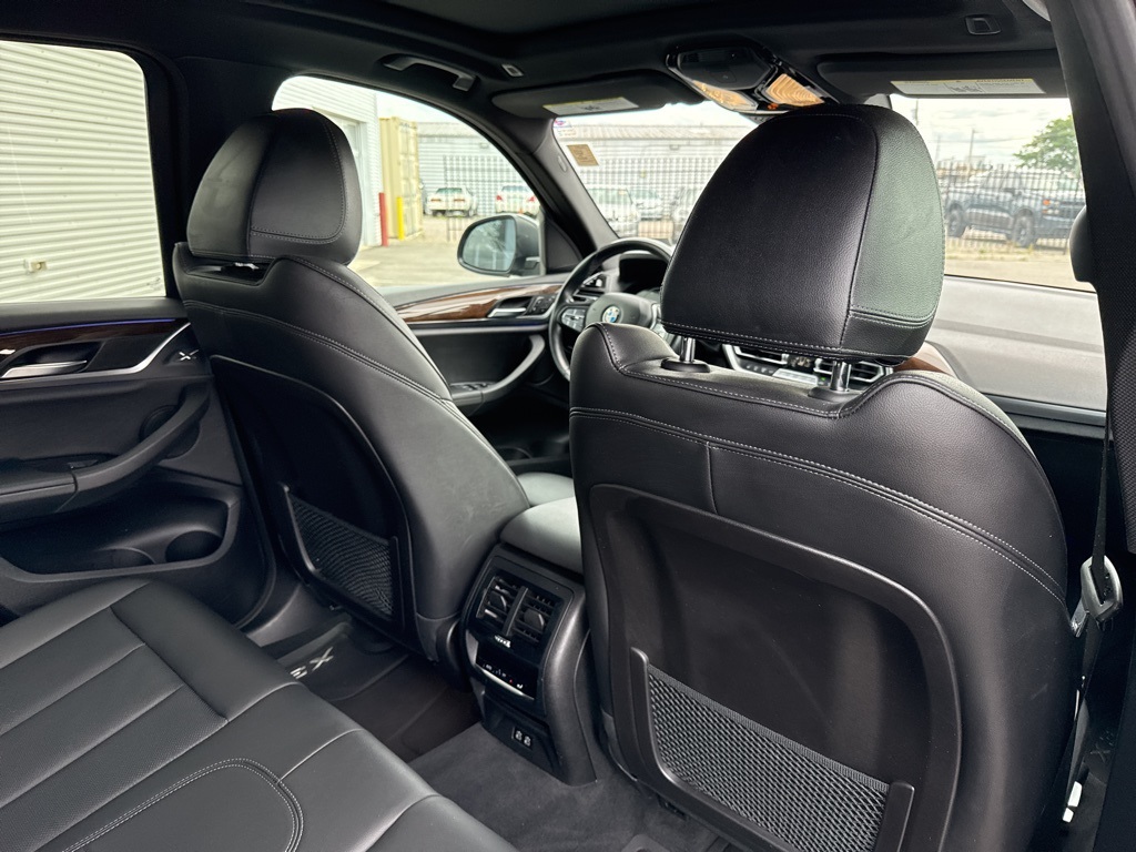 Vehicle image 20 of 28