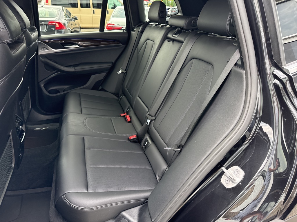 Vehicle image 16 of 28