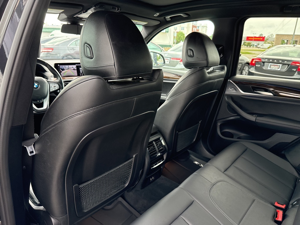 Vehicle image 15 of 28