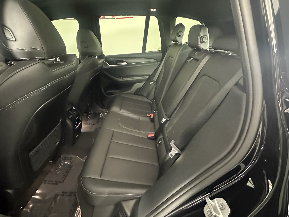 Vehicle image 28 of 49