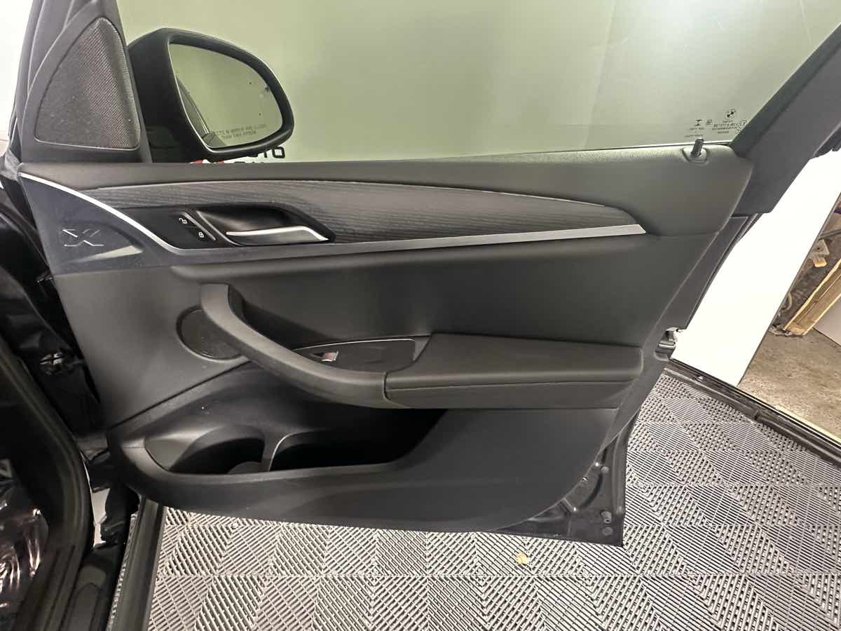 Vehicle image 18 of 49