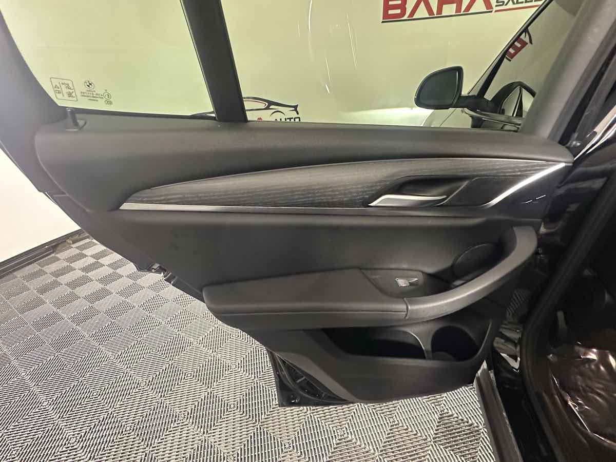 Vehicle image 19 of 49