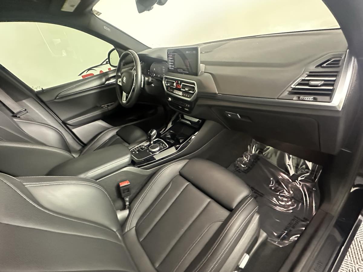 Vehicle image 25 of 49