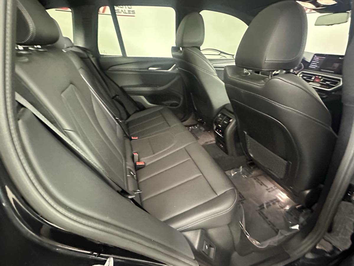 Vehicle image 29 of 49