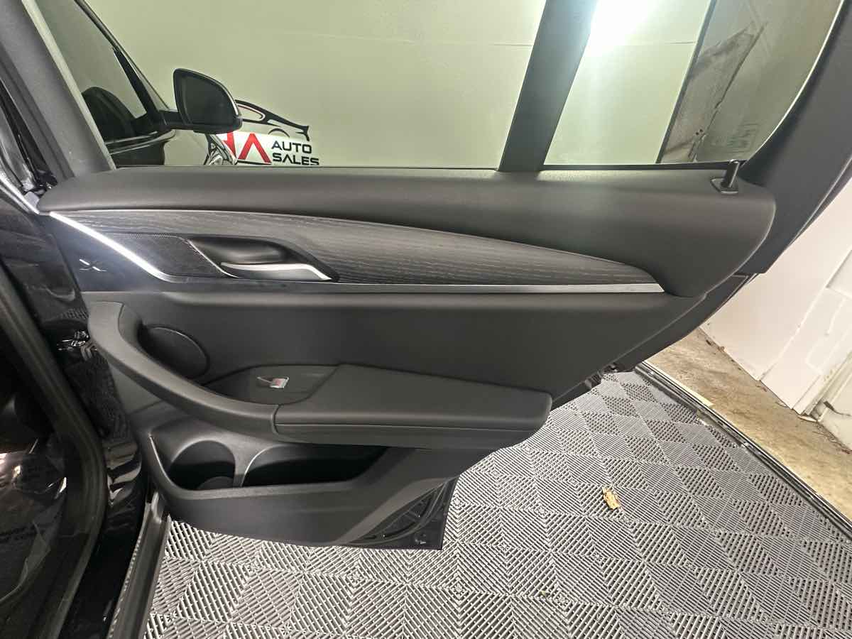 Vehicle image 20 of 49