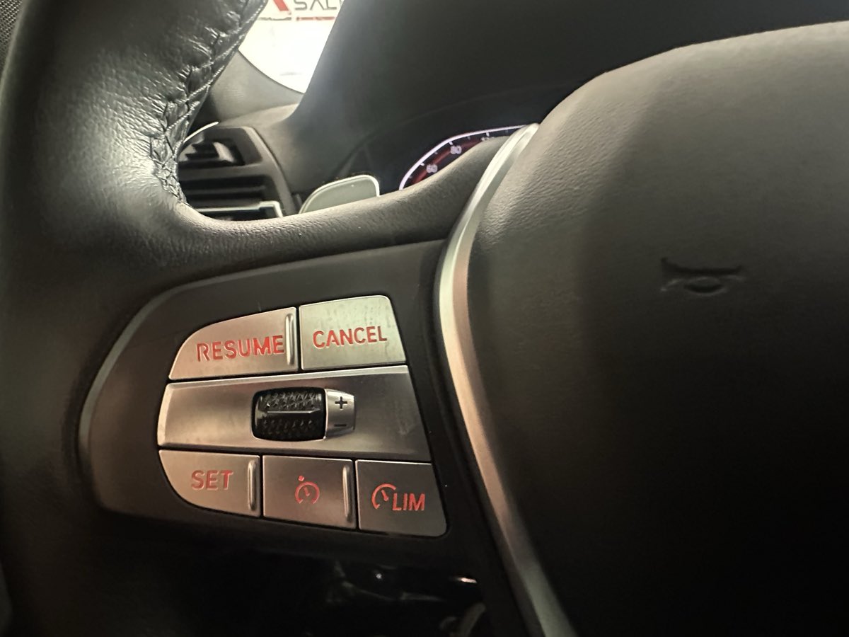 Vehicle image 33 of 49