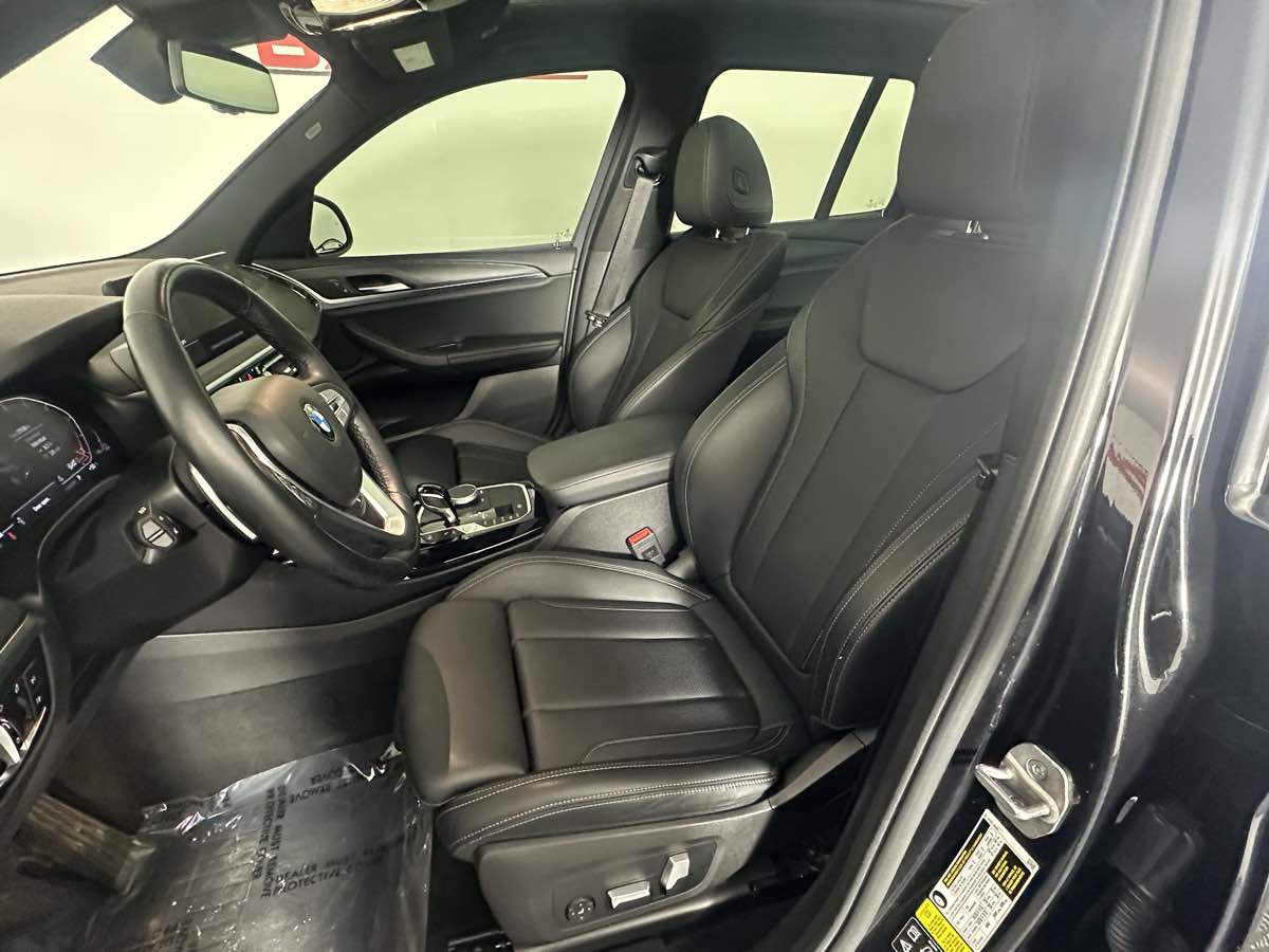 Vehicle image 26 of 49