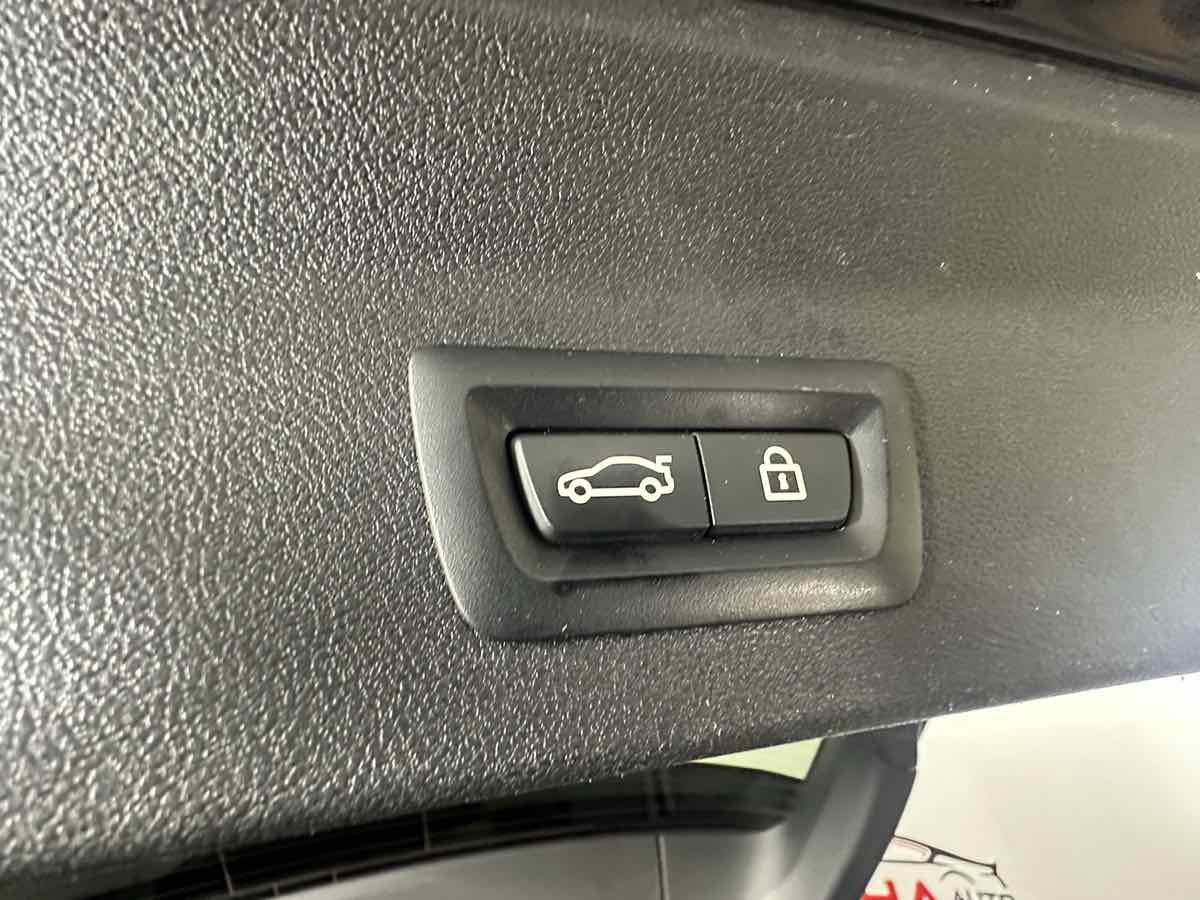 Vehicle image 22 of 49