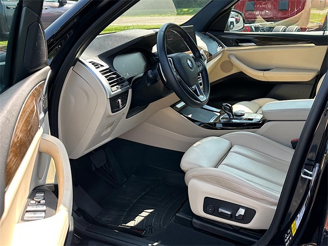 Vehicle image 16 of 27