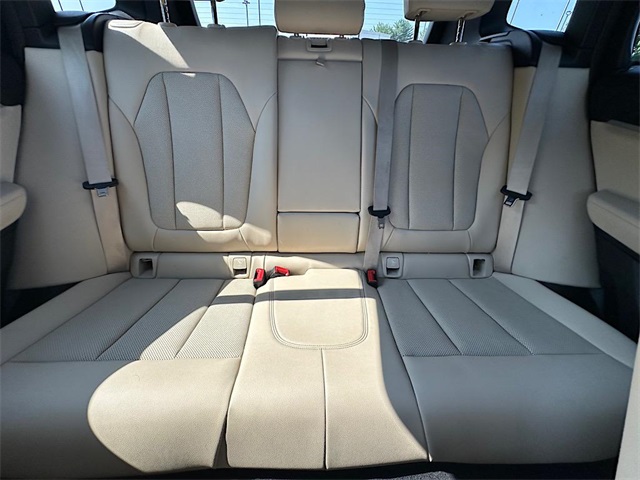 Vehicle image 12 of 27