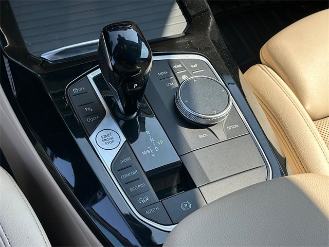 Vehicle image 21 of 27