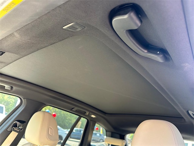 Vehicle image 17 of 27