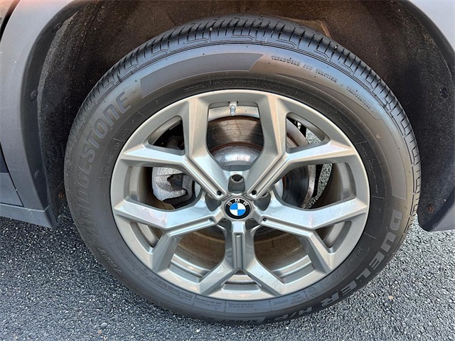 Vehicle image 9 of 27