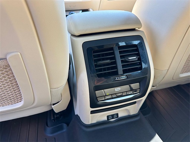 Vehicle image 24 of 27