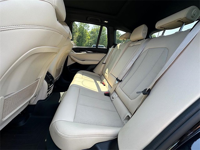 Vehicle image 11 of 27