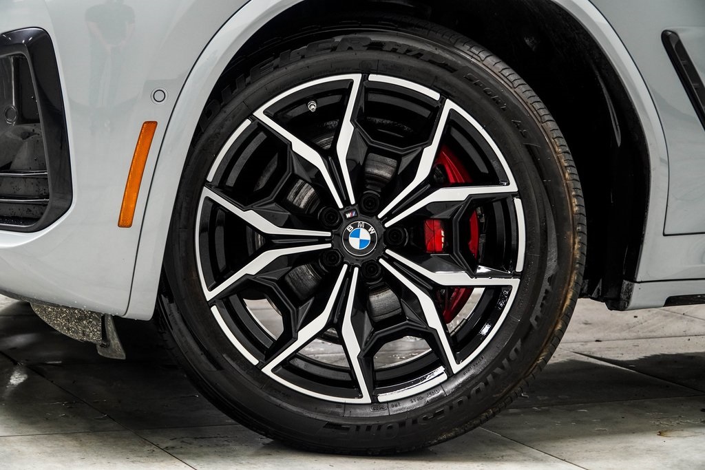 Vehicle image 11 of 41