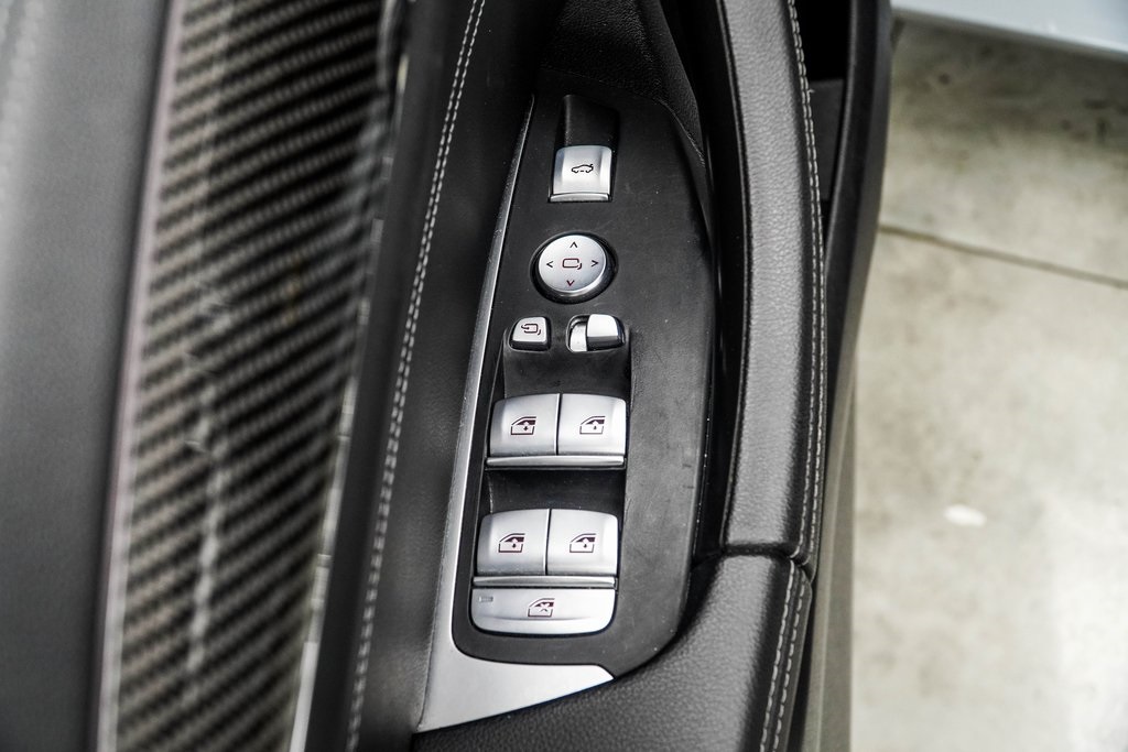 Vehicle image 34 of 41