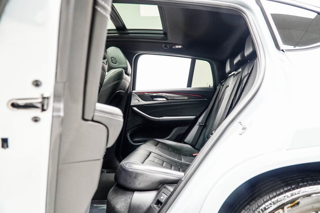 Vehicle image 37 of 41