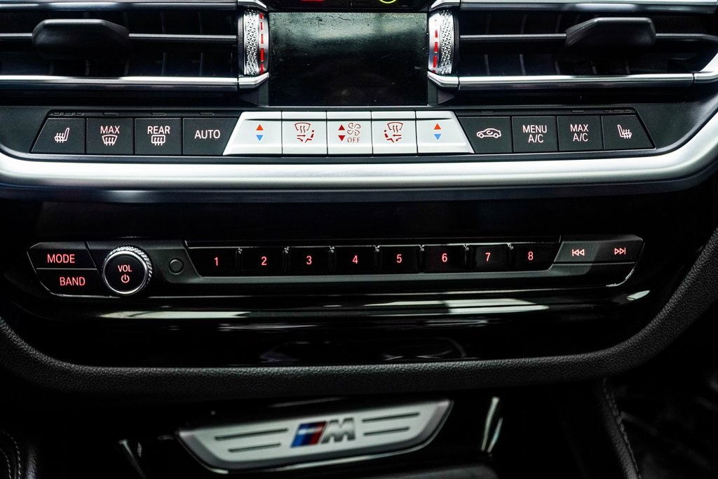 Vehicle image 21 of 41