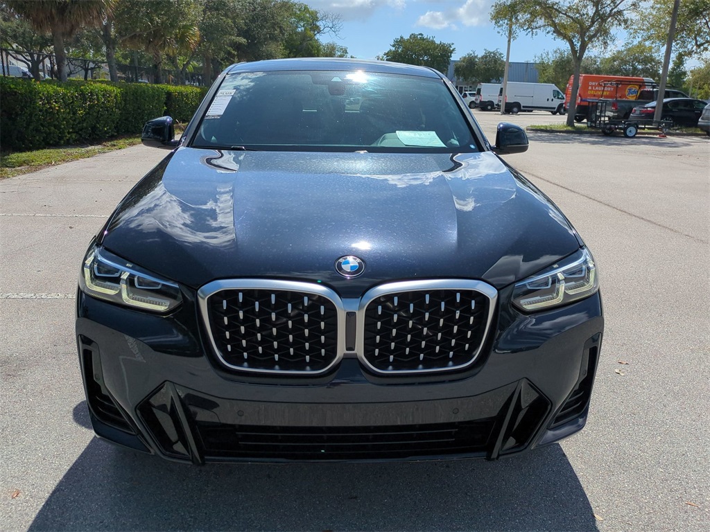 Vehicle image 2 of 32