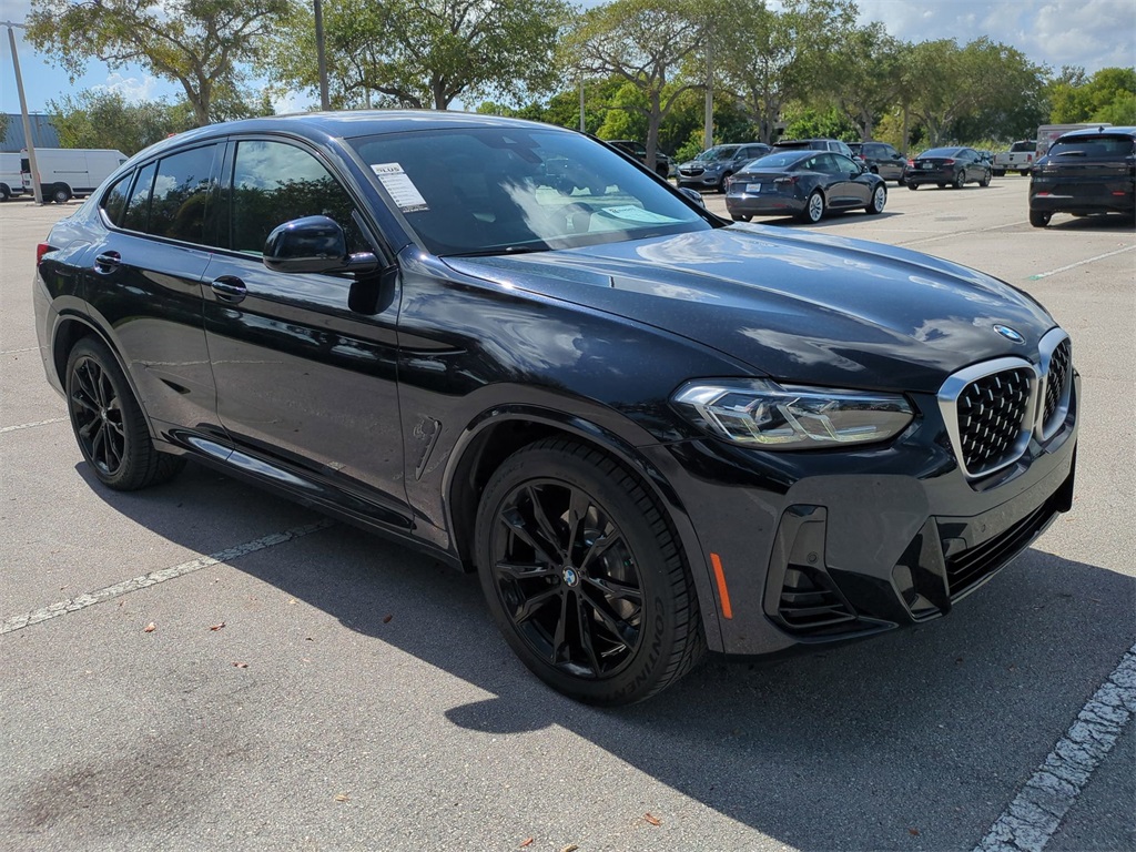 Vehicle image 4 of 32