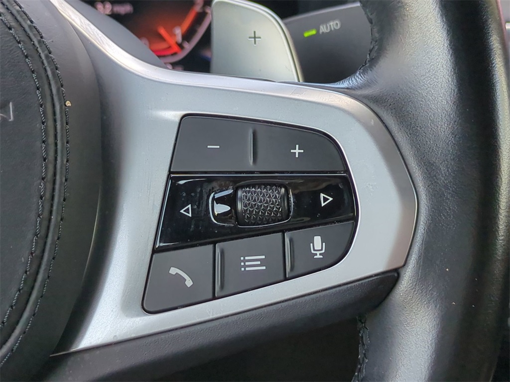 Vehicle image 26 of 32