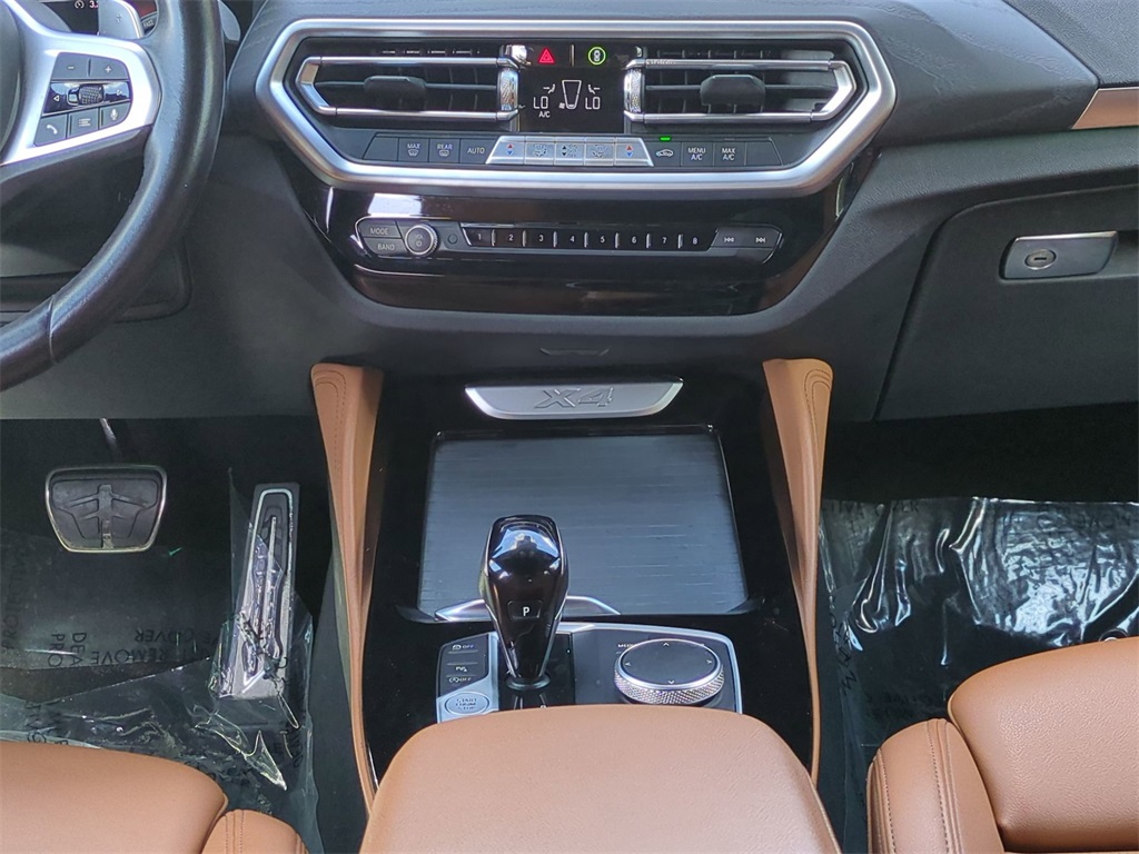 Vehicle image 20 of 32