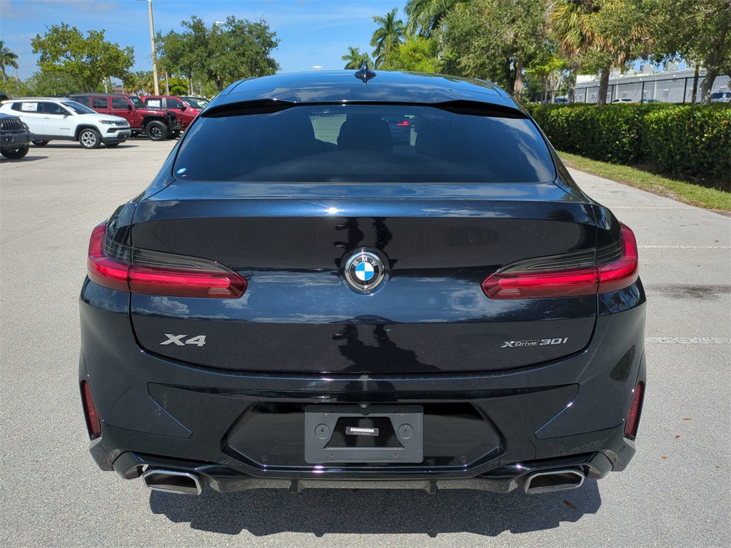 Vehicle image 7 of 32
