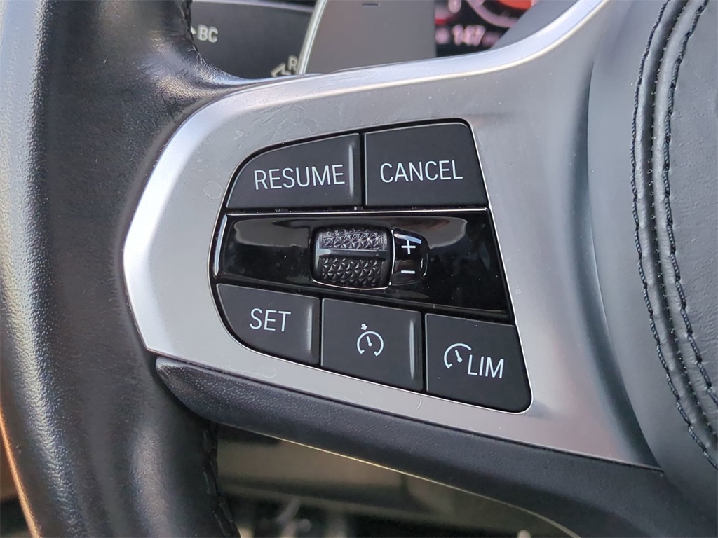Vehicle image 22 of 32