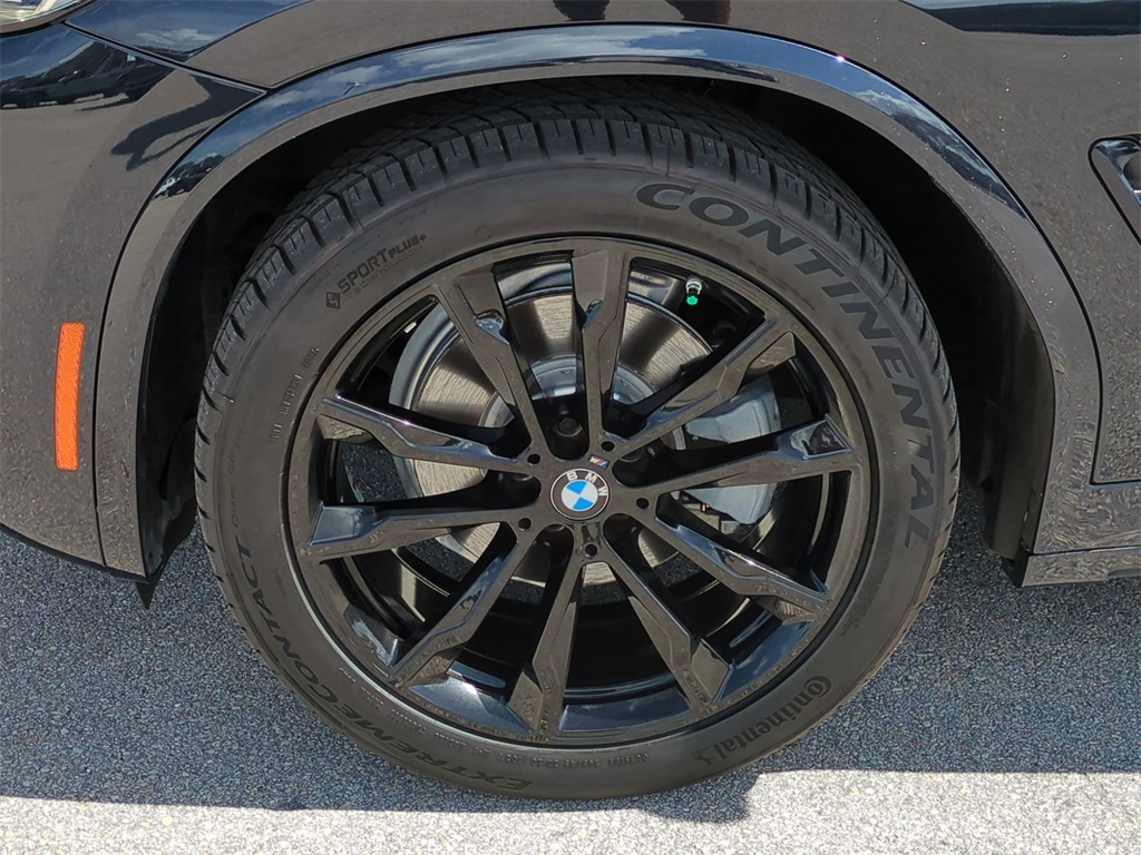 Vehicle image 10 of 32