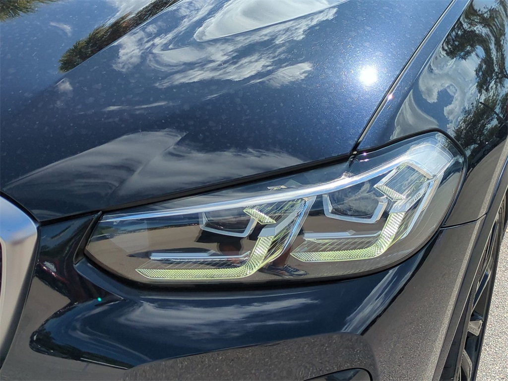 Vehicle image 30 of 32