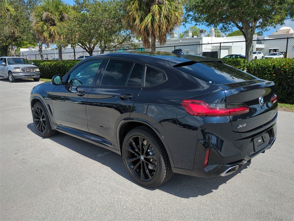 Vehicle image 8 of 32
