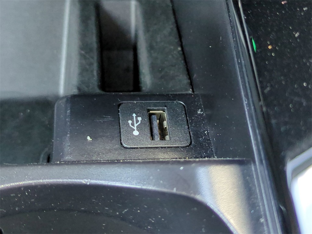 Vehicle image 28 of 32