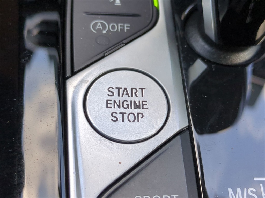 Vehicle image 29 of 32