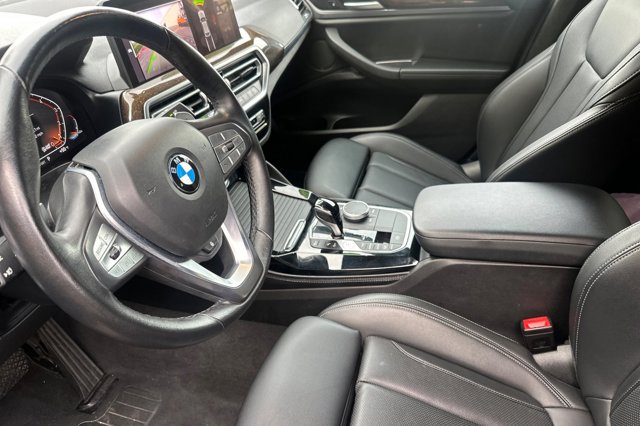 Vehicle image 10 of 27