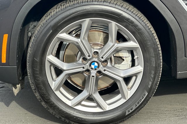 Vehicle image 25 of 27
