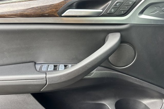 Vehicle image 11 of 27