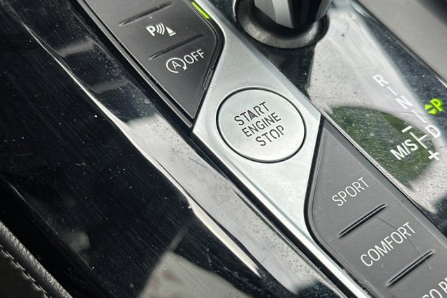 Vehicle image 21 of 27