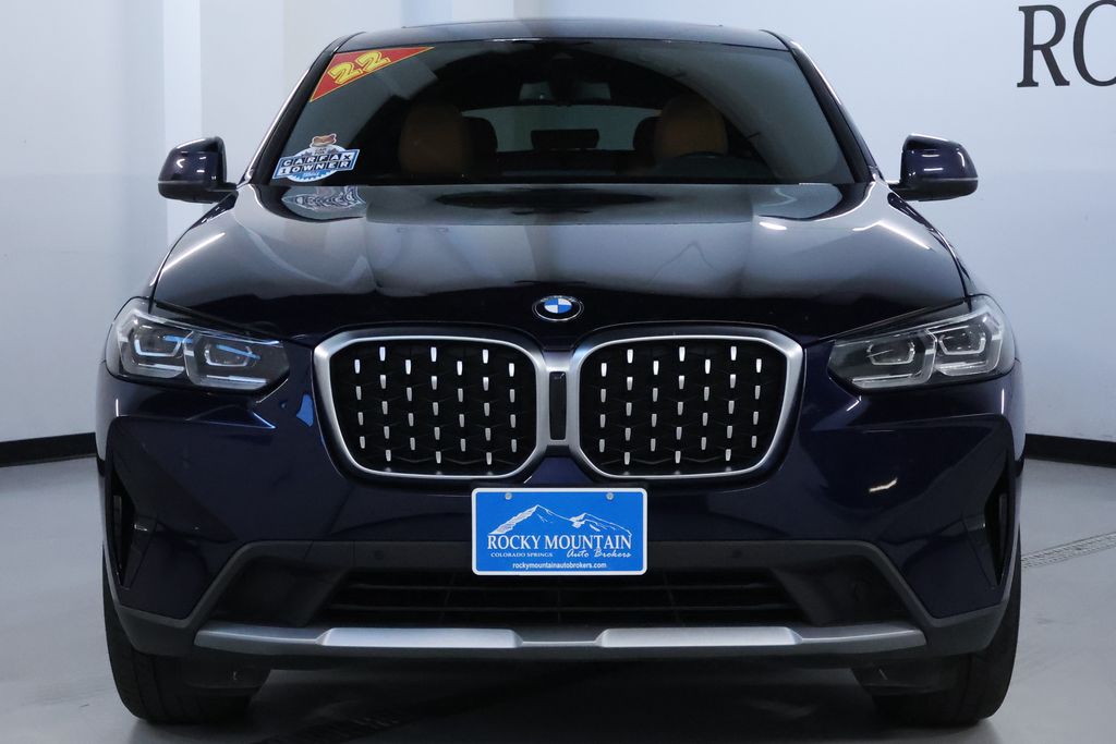 2022 BMW X4 xDrive30i Image 2 of 32