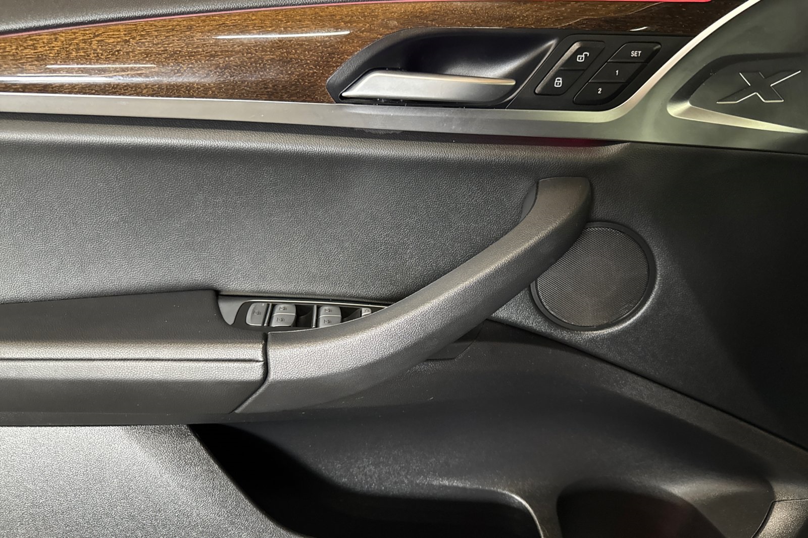 Vehicle image 27 of 37
