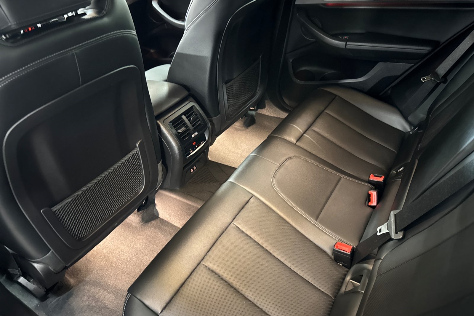 Vehicle image 11 of 37